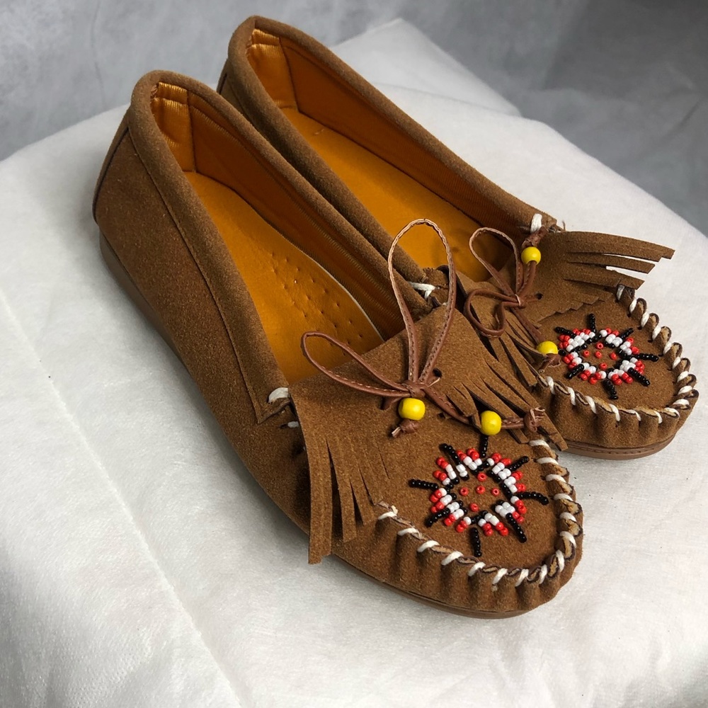 Kid shoes -size 6w but looks smaller
